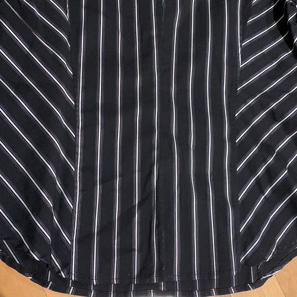 VEUC/like new Ricki’s Button Up Blouse-Black with Grey & Silver Stripes- size 10 - Picture 15 of 16